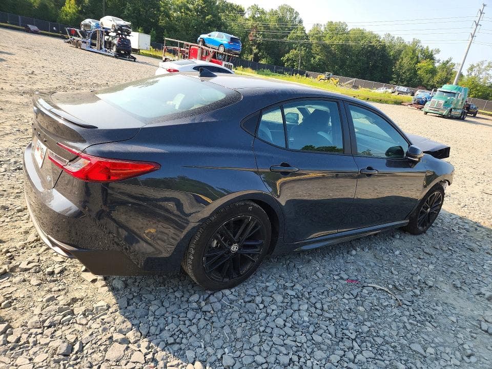 2025 TOYOTA CAMRY SE 3