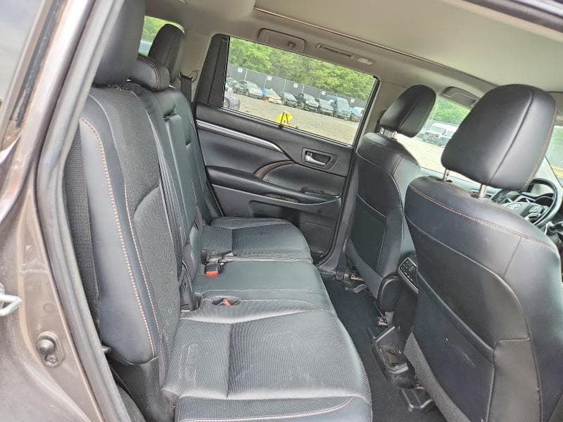 2018 TOYOTA HIGHLANDER LIMITED PLATINUM 11