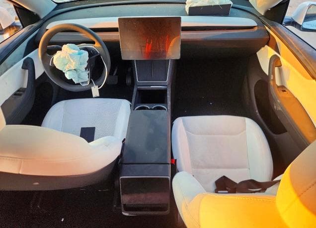2026 TESLA MODEL  Y 8