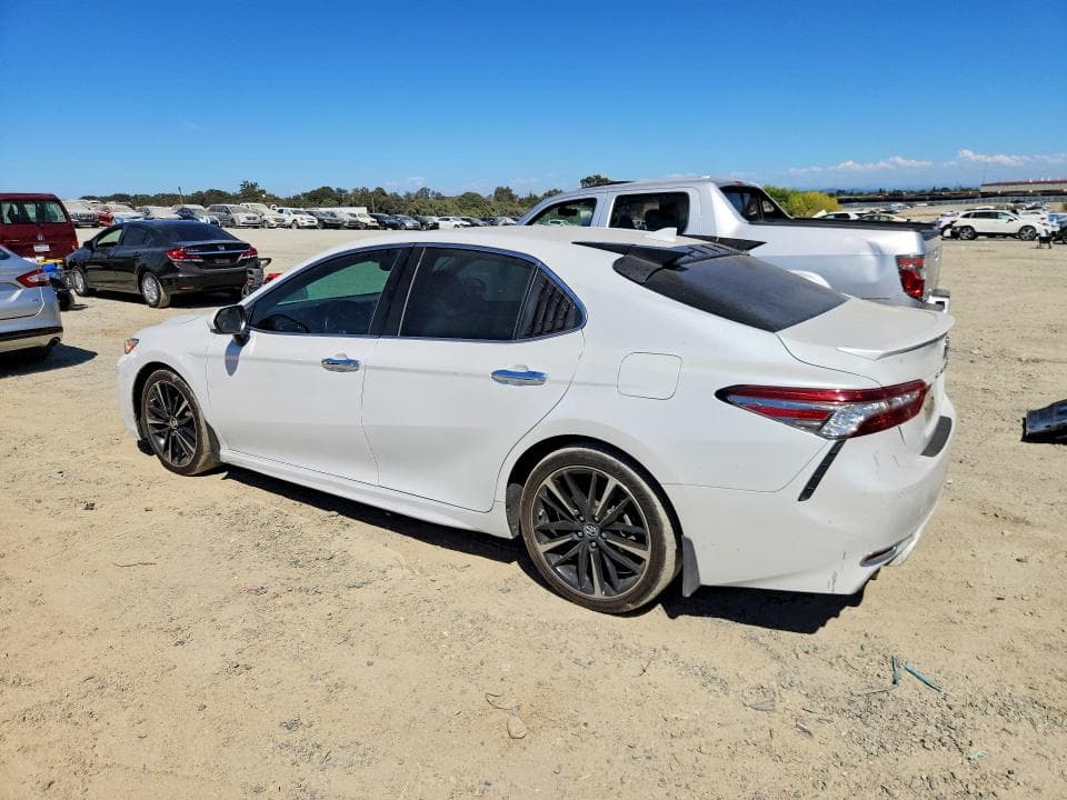 2018 TOYOTA CAMRY XSE 2