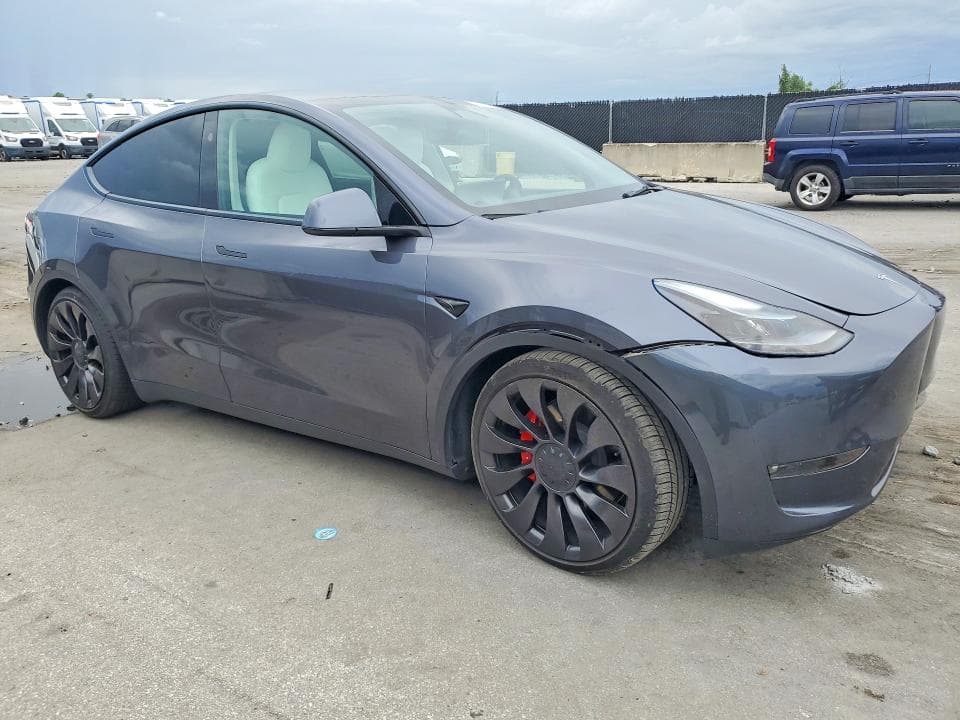 2023 TESLA MODEL Y 4