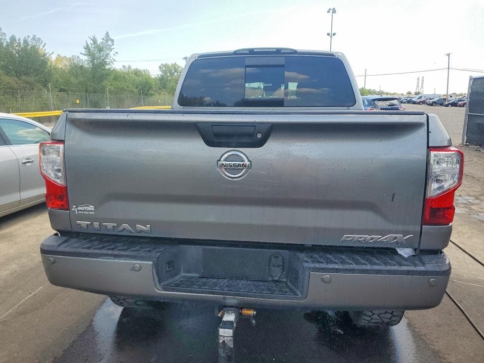 2017 NISSAN TITAN PRO-4X 6