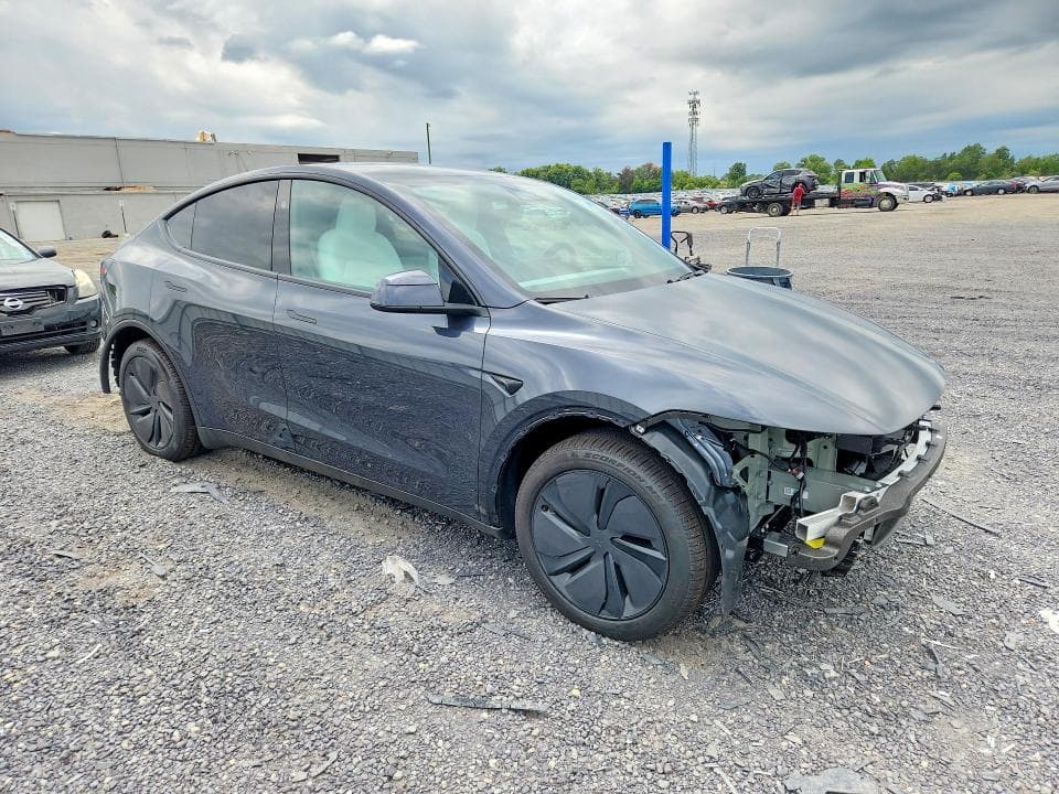 2026 TESLA MODEL Y 4