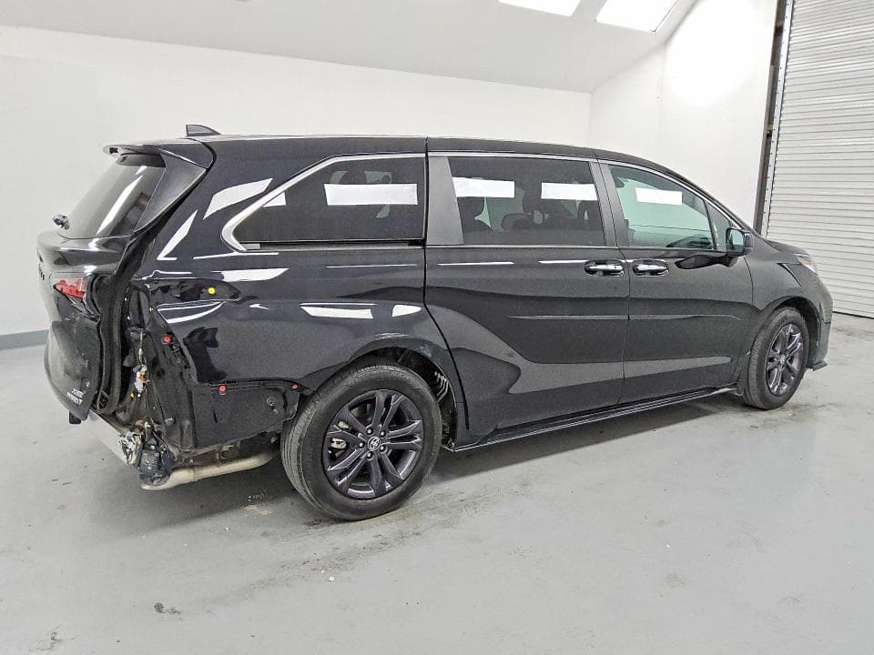 2024 TOYOTA SIENNA XSE 3