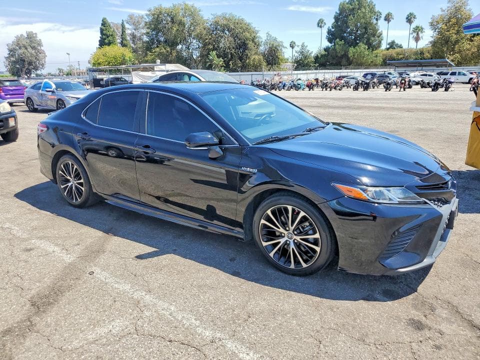 2019 TOYOTA CAMRY HYBRID SE 4