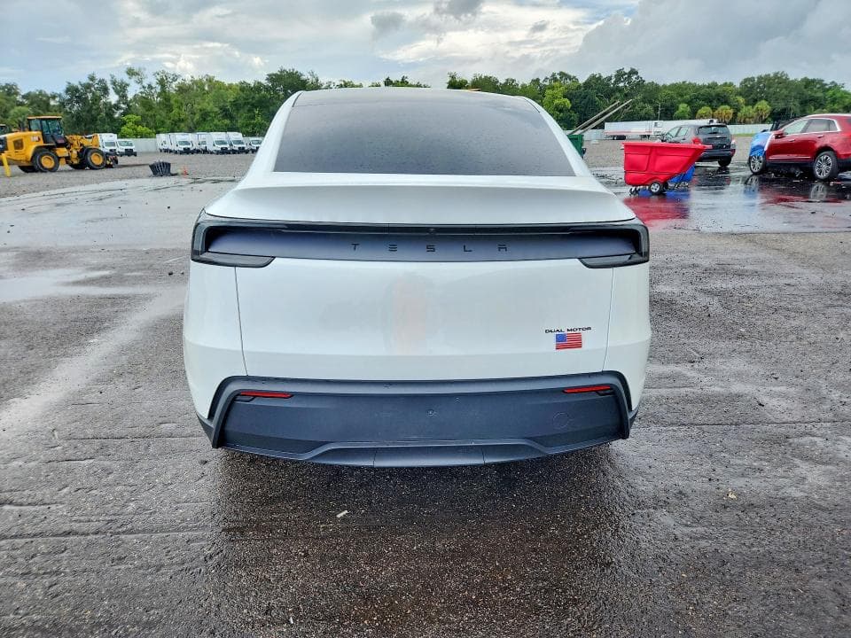 2026 TESLA MODEL Y 6