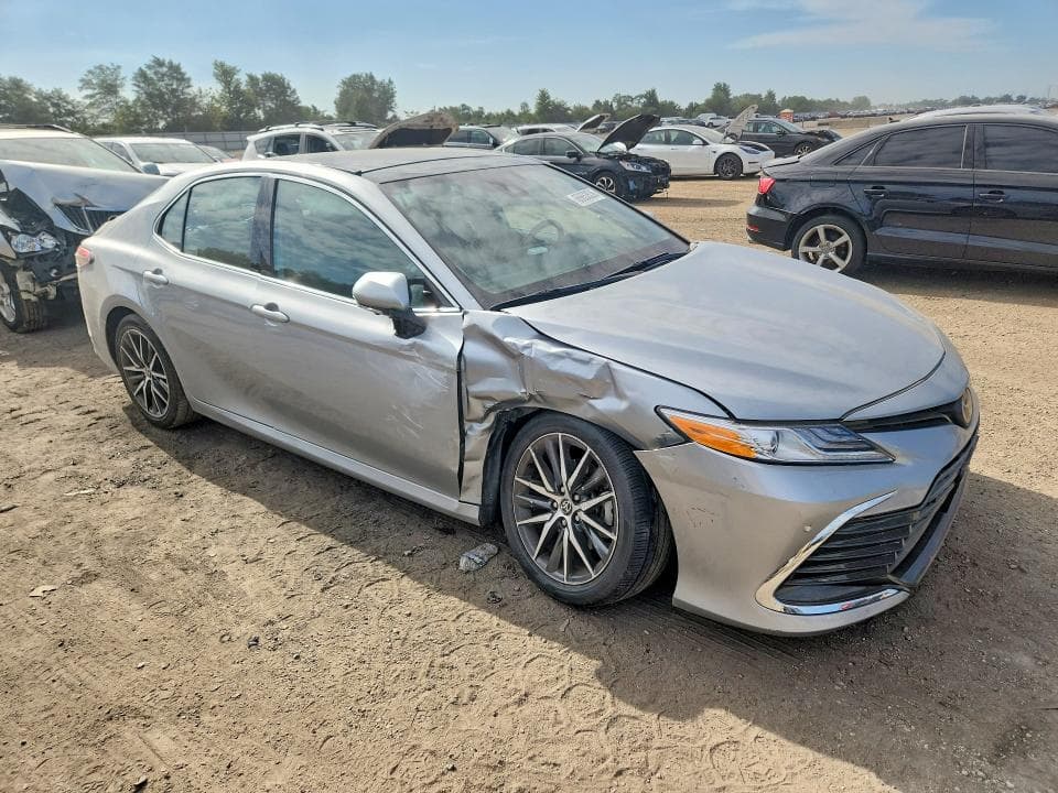 2023 TOYOTA CAMRY XLE 4