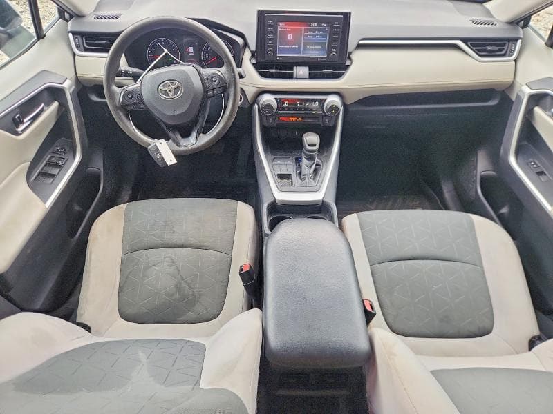 2020 TOYOTA RAV4 XLE 8