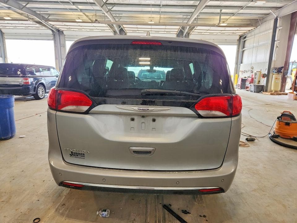 2020 CHRYSLER PACIFICA TOURING L 6