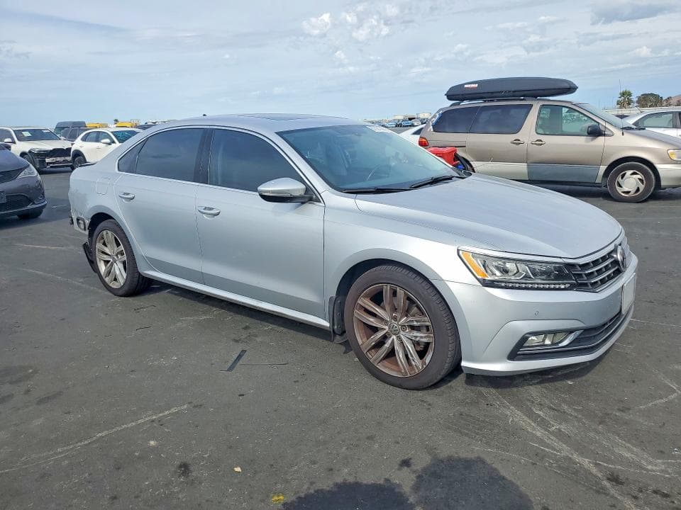 2018 VOLKSWAGEN PASSAT SE 4