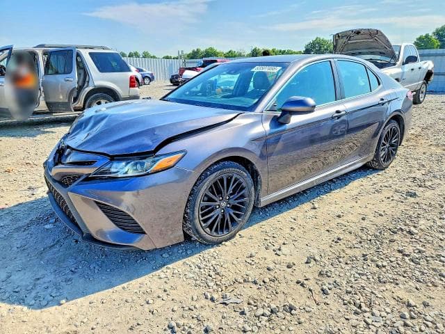 2018 TOYOTA CAMRY SE - 1