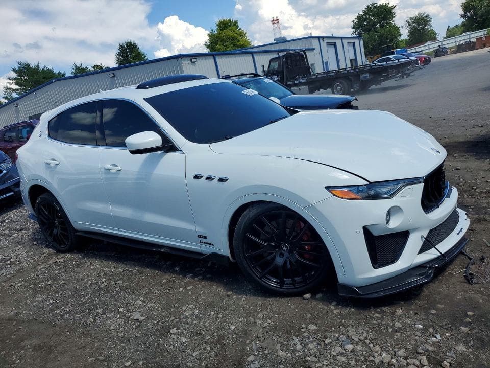2019 MASERATI LEVANTE GTS 4