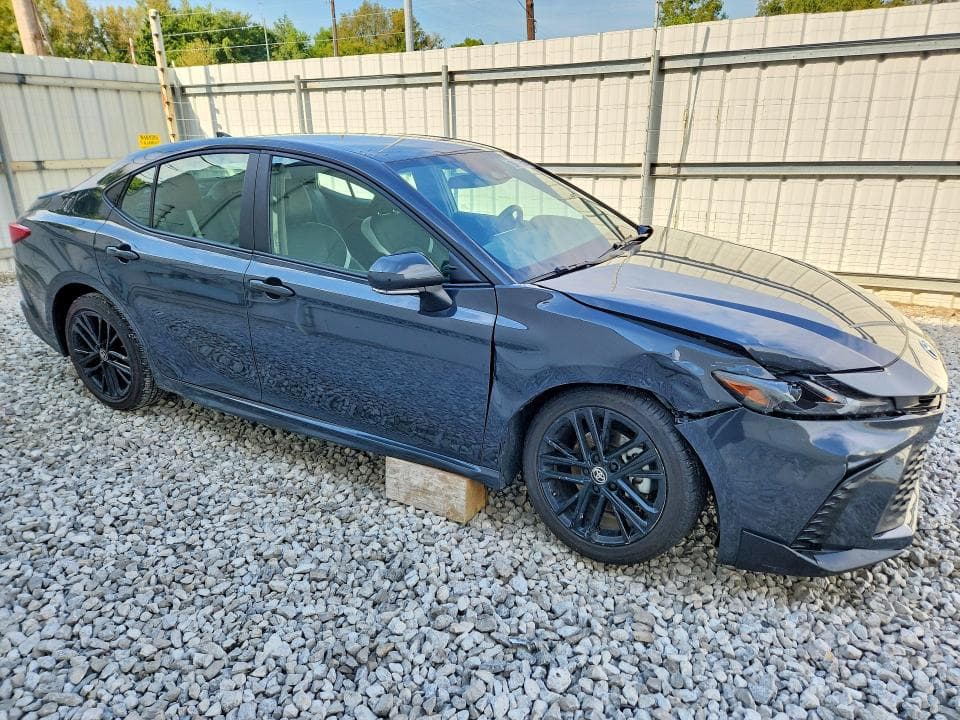 2025 TOYOTA CAMRY SE 4
