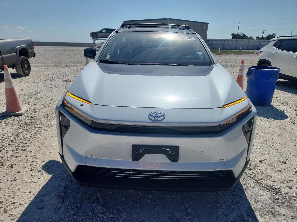 2026 TOYOTA BZ XLE PLUS 5