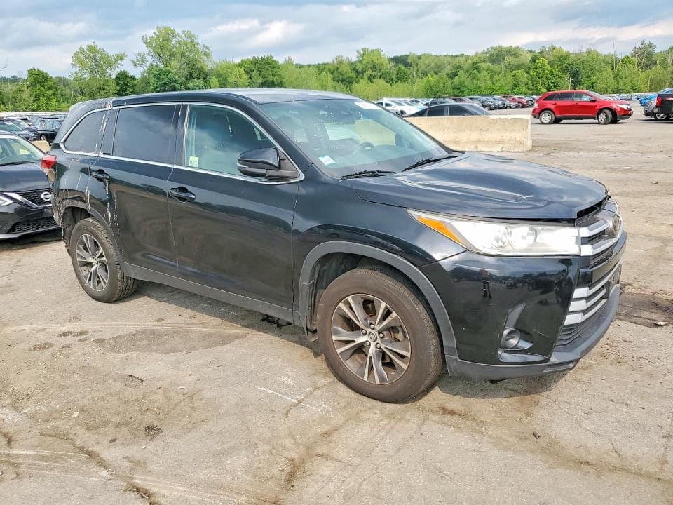 2019 TOYOTA HIGHLANDER LE 4