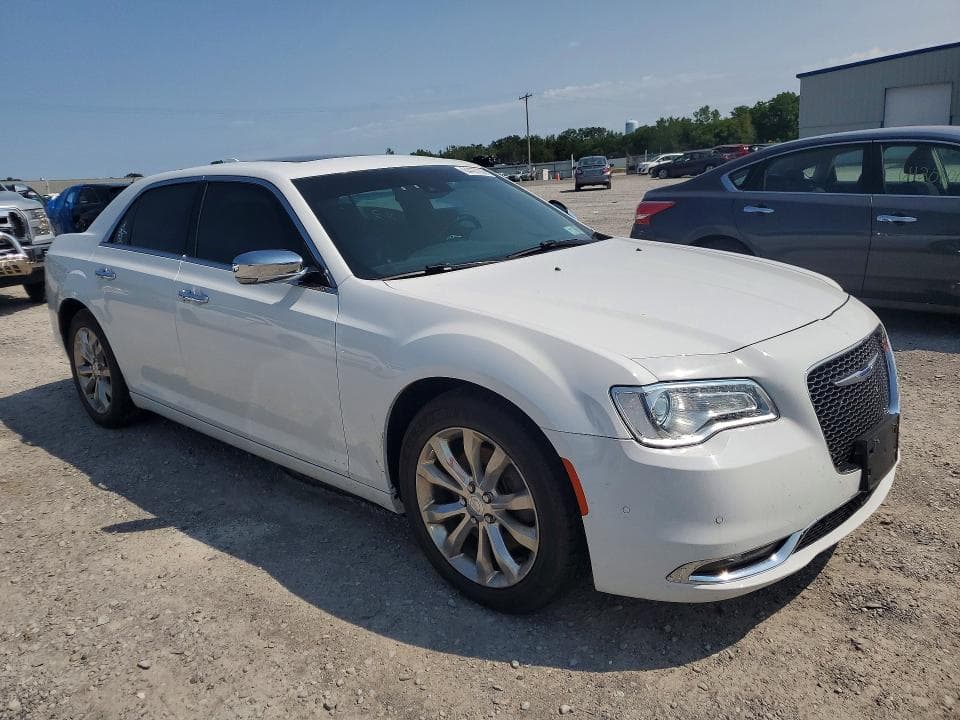 2019 CHRYSLER 300 LIMITED 4