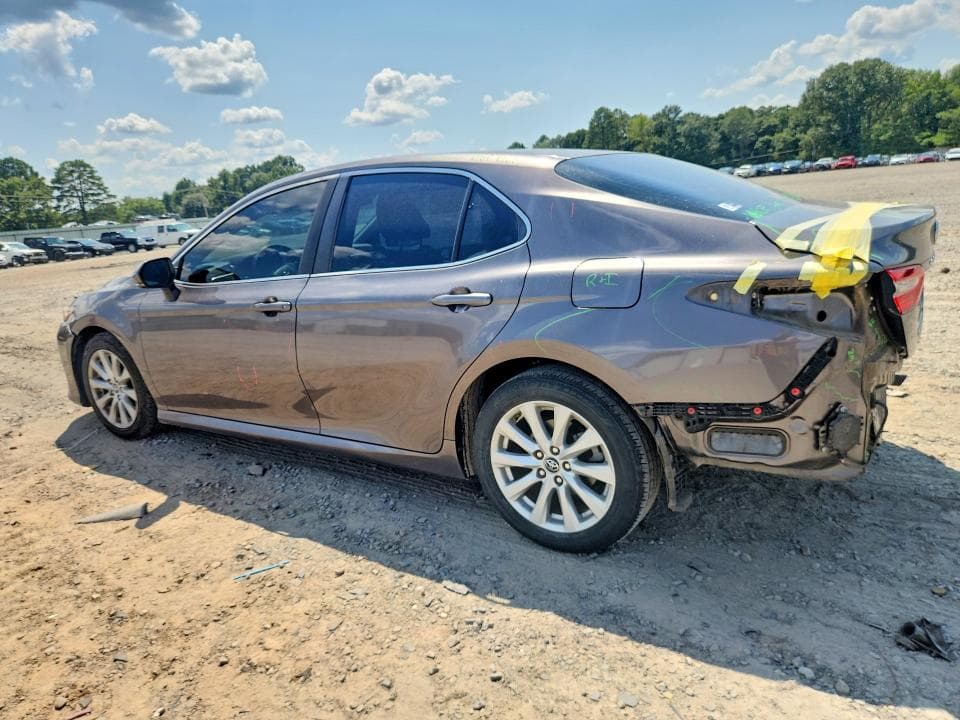 2018 TOYOTA CAMRY LE 2
