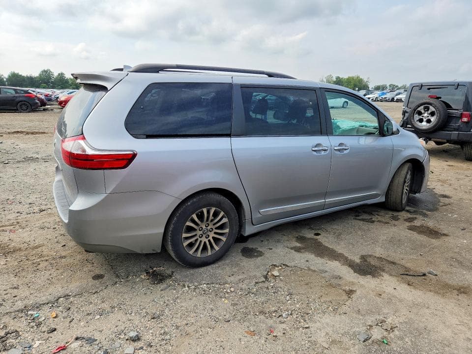 2018 TOYOTA SIENNA XLE 8-PASSENGER 3