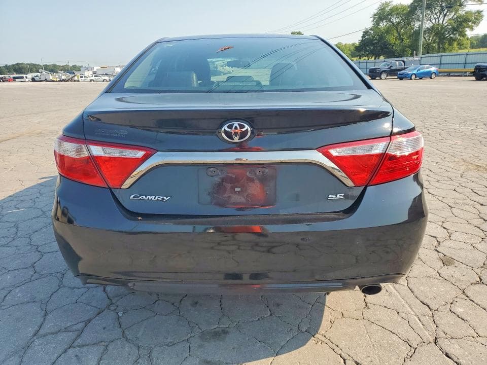 2017 TOYOTA CAMRY SE 6