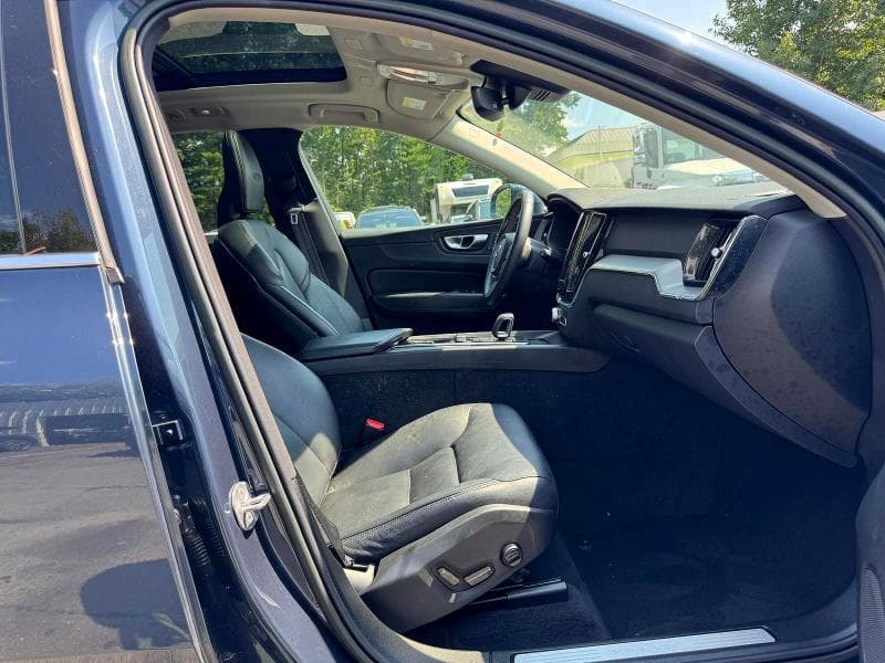 2023 VOLVO XC60 CORE 8