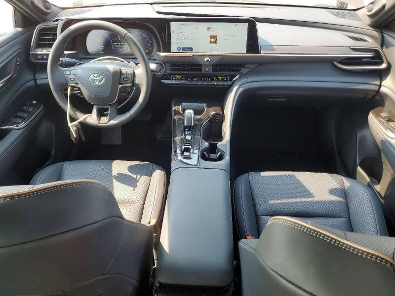 2025 TOYOTA CROWN SIGNIA LIMITED 8