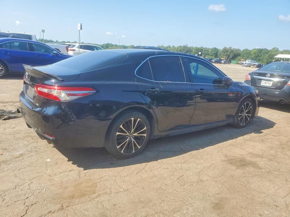 2018 TOYOTA CAMRY SE 3