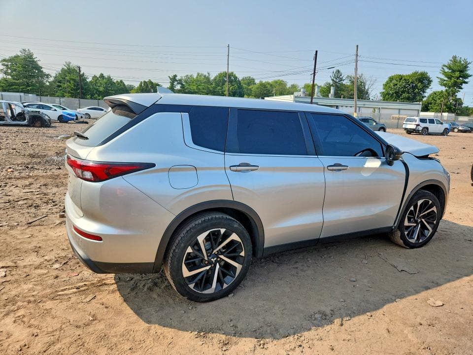 2022 MITSUBISHI OUTLANDER ES 3