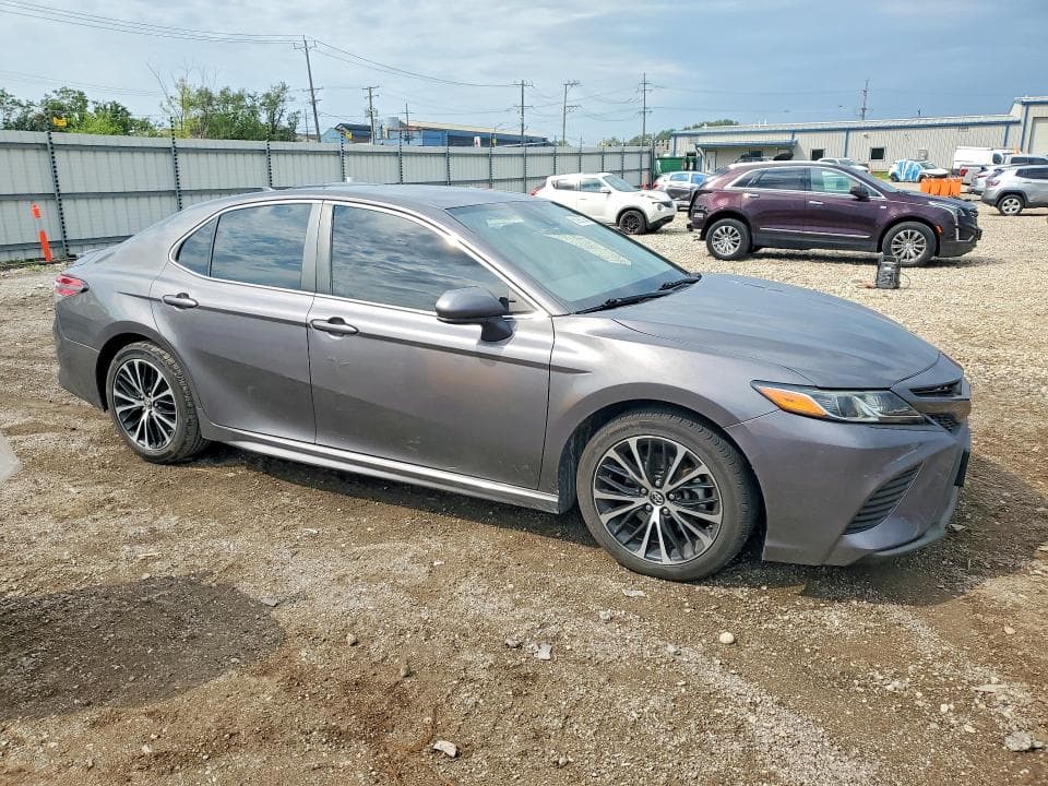 2019 TOYOTA CAMRY SE 4