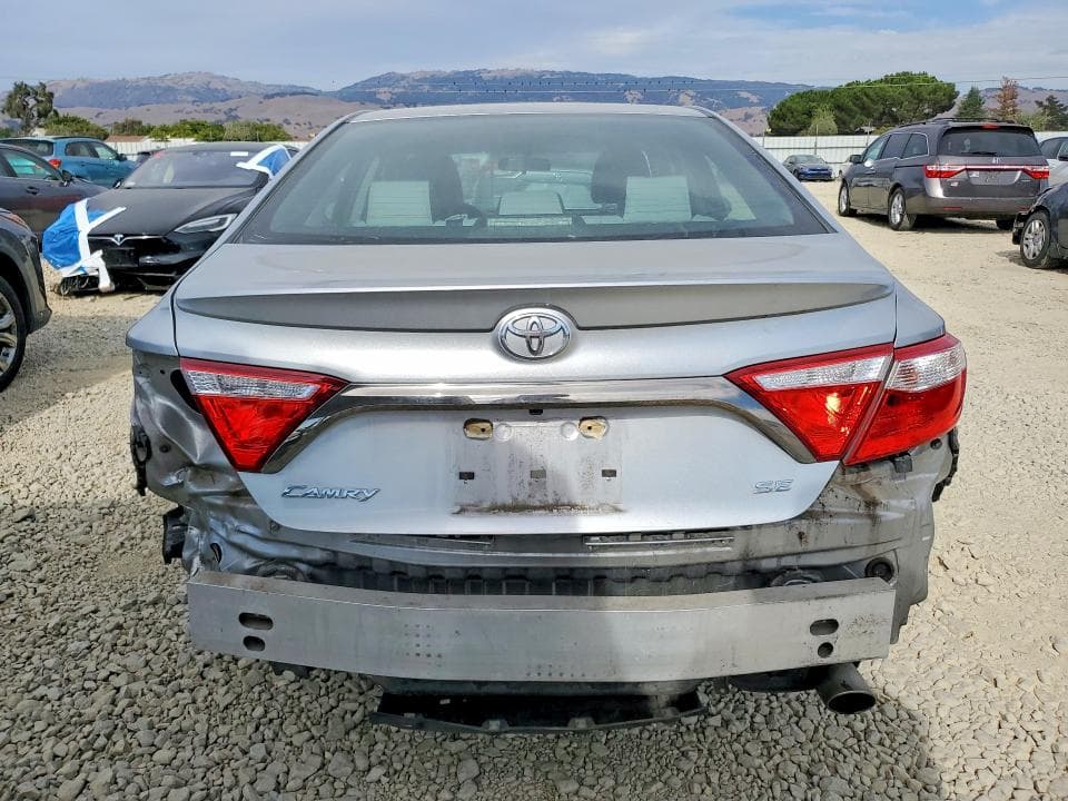 2017 TOYOTA CAMRY SE 6
