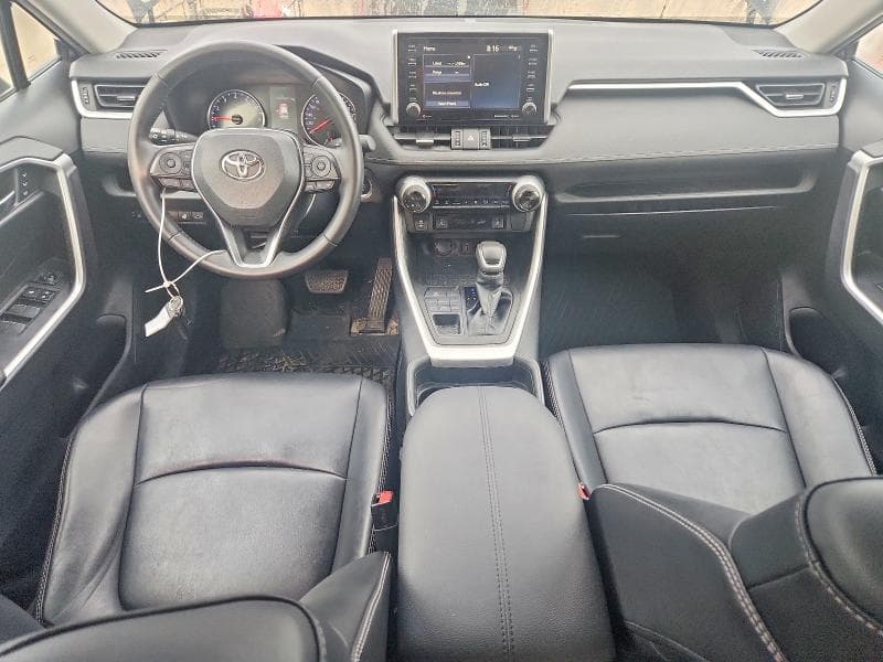 2020 TOYOTA RAV4 XLE 8