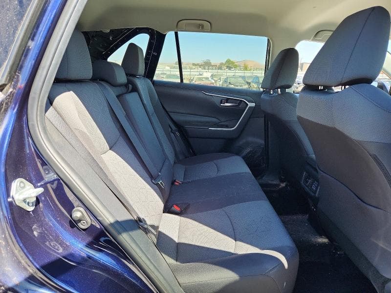 2021 TOYOTA RAV4 XLE 11