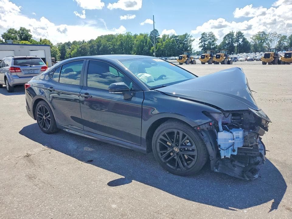 2025 TOYOTA CAMRY SE 4