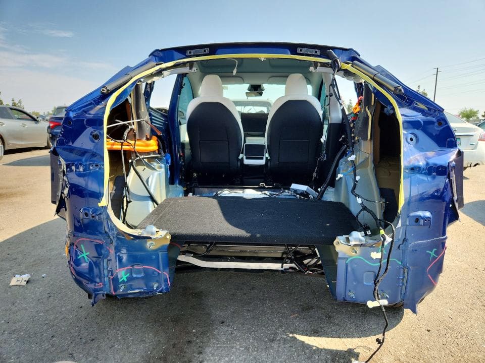 2026 TESLA MODEL Y 6