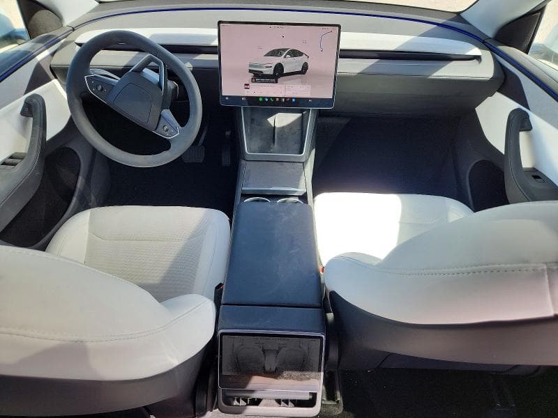 2026 TESLA MODEL Y 8