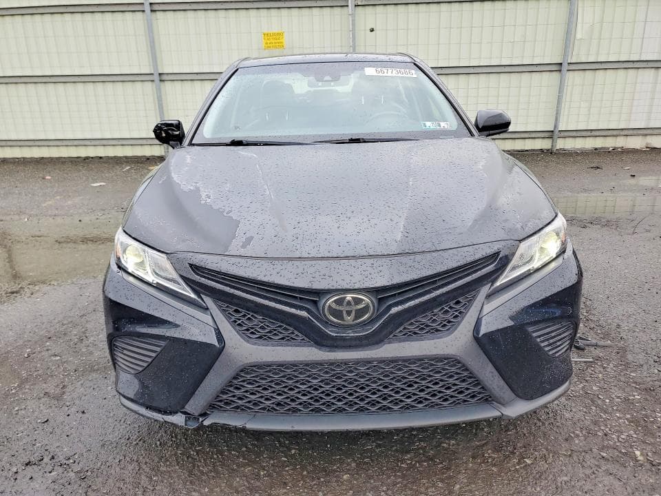 2018 TOYOTA CAMRY SE 5