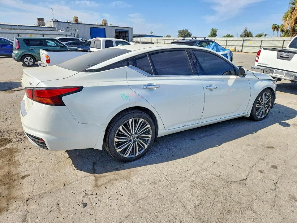 2023 NISSAN ALTIMA SL 3