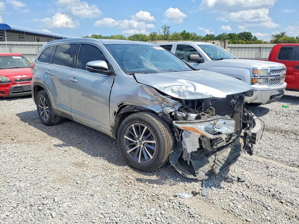 2017 TOYOTA HIGHLANDER XLE 4