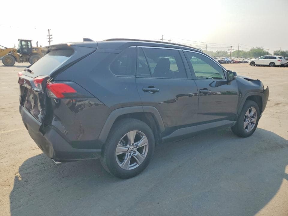 2023 TOYOTA RAV4 XLE 3