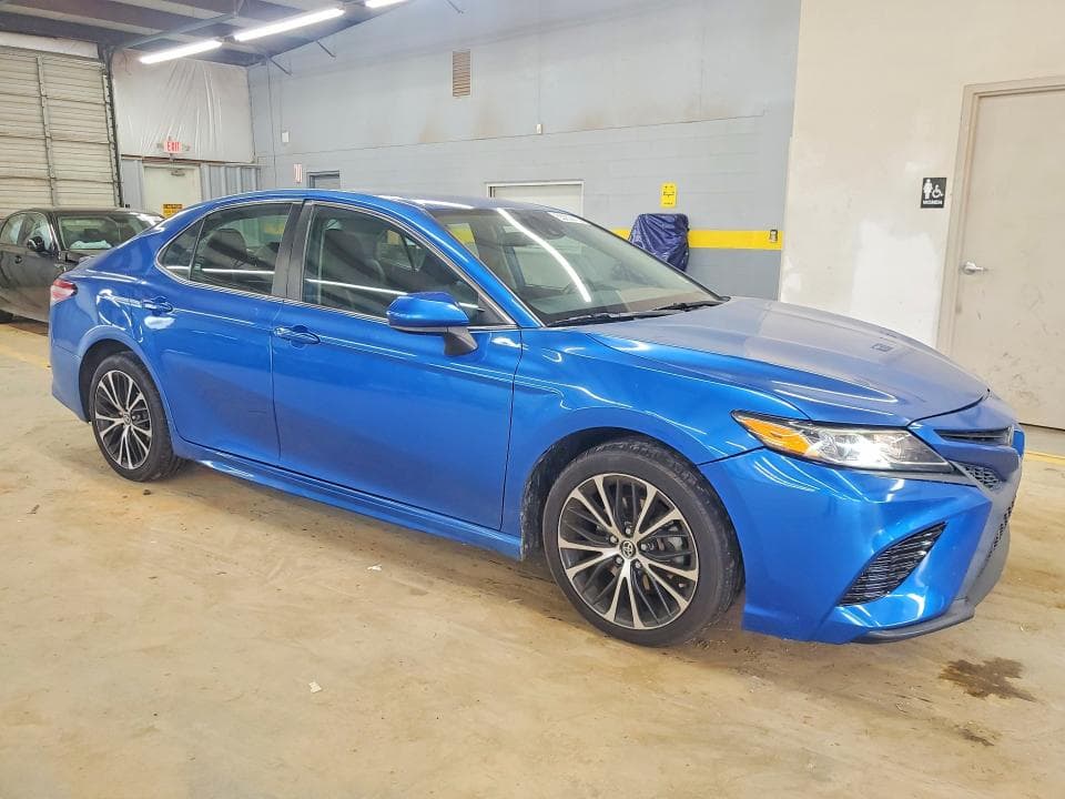 2020 TOYOTA CAMRY SE 4