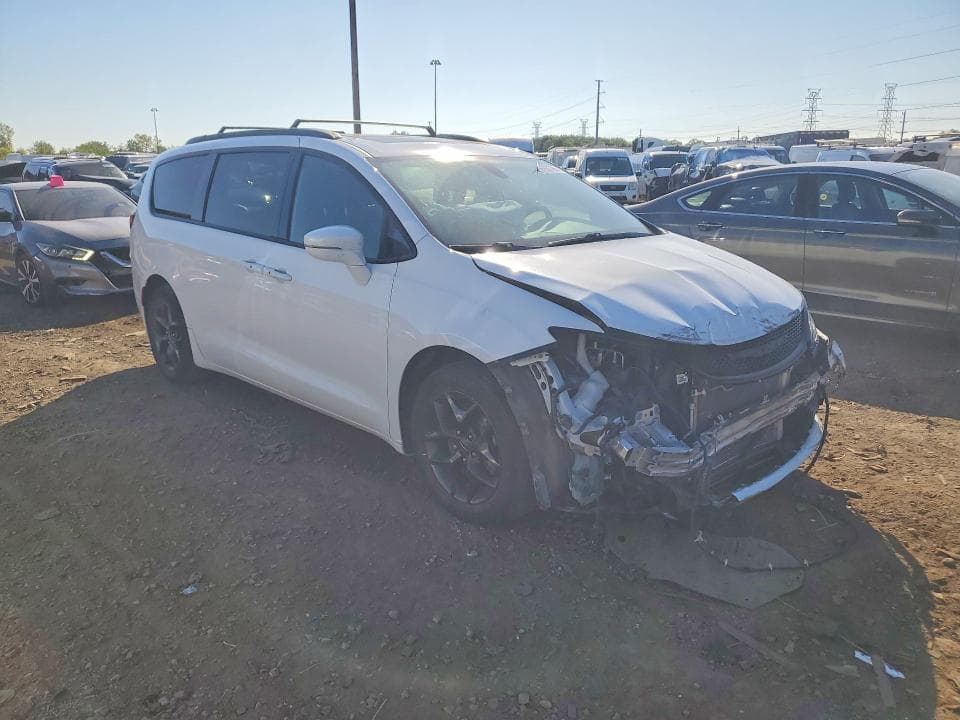 2019 CHRYSLER PACIFICA LIMITED 4