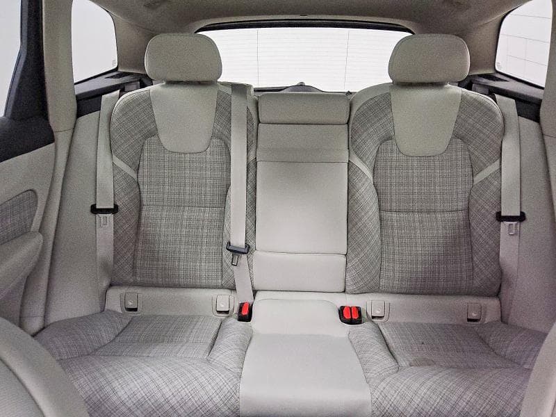 2022 VOLVO XC60 B5 MOMENTUM 10