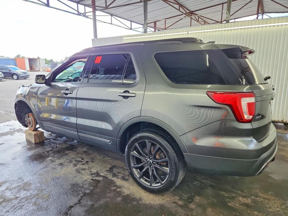 2017 FORD EXPLORER XLT 2