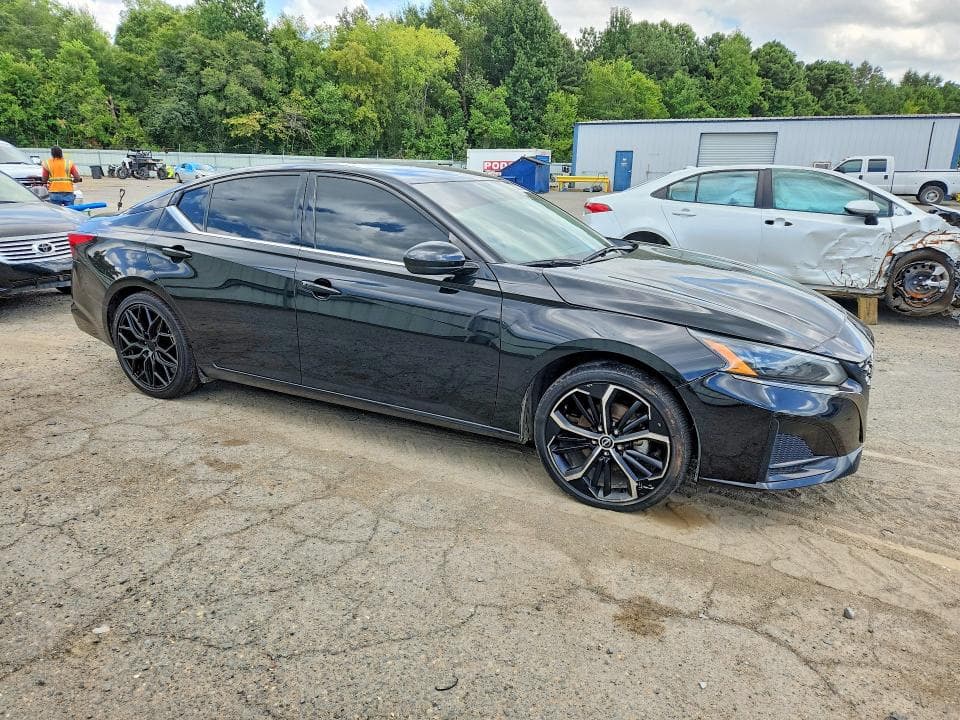 2023 NISSAN ALTIMA SR 4