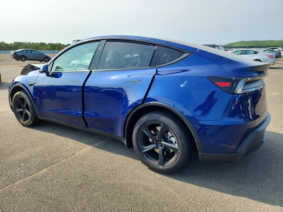 2026 TESLA MODEL Y 2