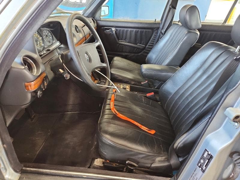 1983 MERCEDES-BENZ 300 DT 7