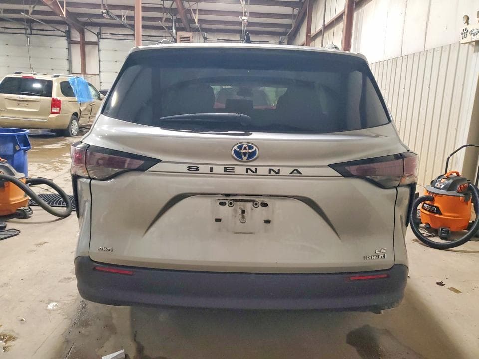2023 TOYOTA SIENNA LE 6