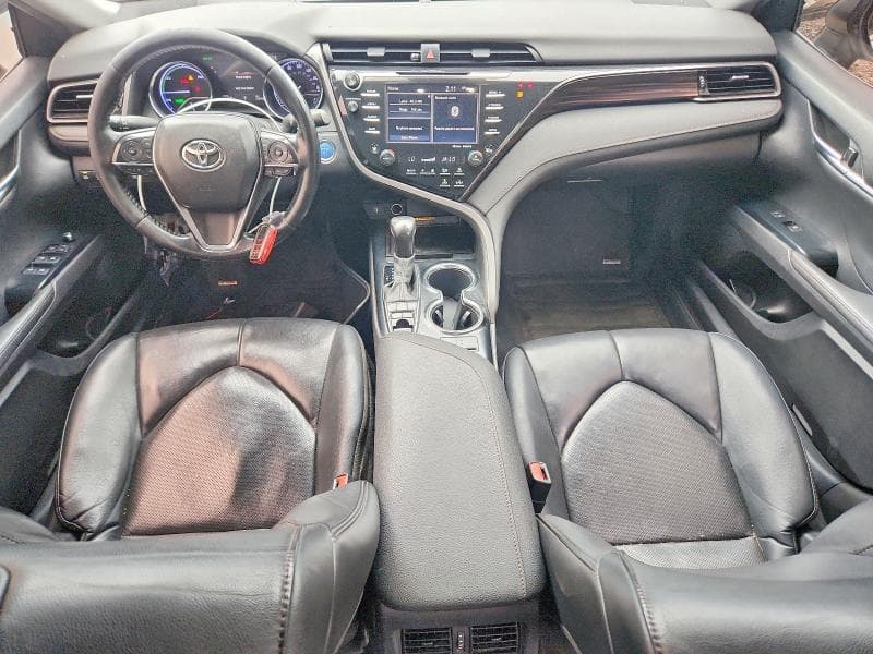 2020 TOYOTA CAMRY XLE 8