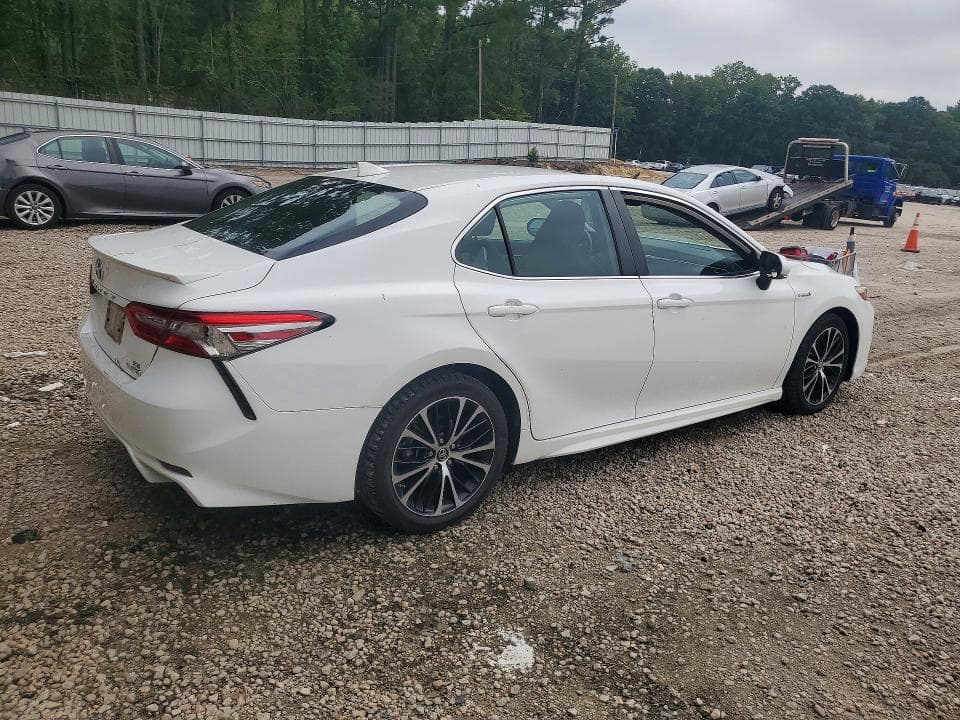 2019 TOYOTA CAMRY HYBRID SE 3