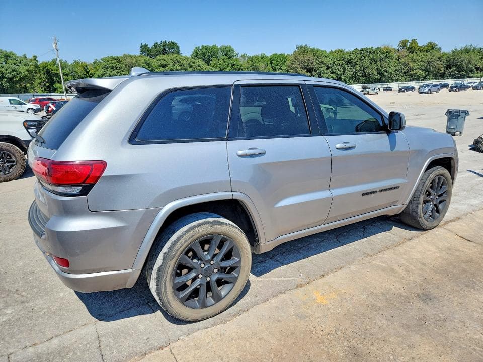 2020 JEEP GRAND CHEROKEE LAREDO 3