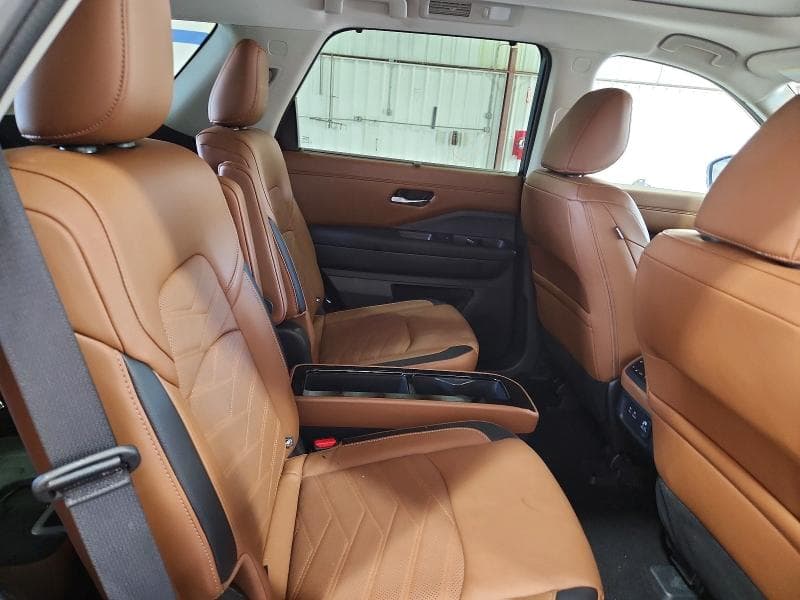 2025 NISSAN PATHFINDER PLATINUM 11